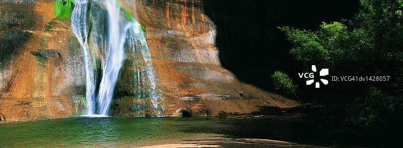 小牛溪瀑布，大阶梯-埃斯卡兰特国家纪念地，犹他州，美国图片素材