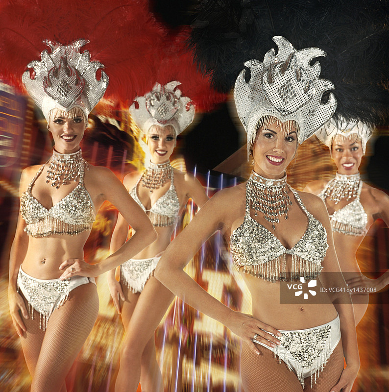 四个歌舞女郎，霓虹灯模糊的合成背景图片素材