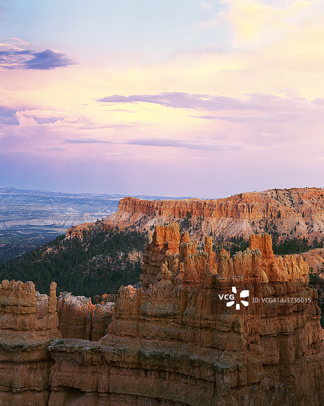 美国犹他州布莱斯峡谷国家公园的暴风雨后的晴空图片素材