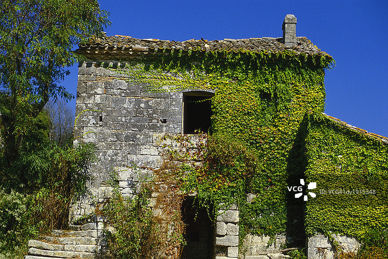 法国多尔多涅省贝尔热拉克的老农舍图片素材