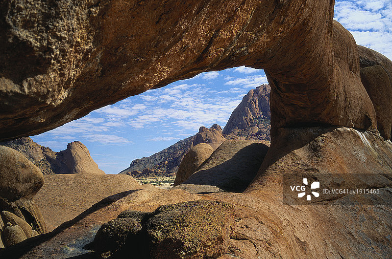 纳米比亚Spitzkoppe的天然拱门图片素材