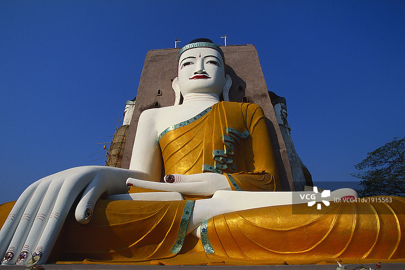 缅甸勃固吉克蓬宝塔的大型佛像图片素材