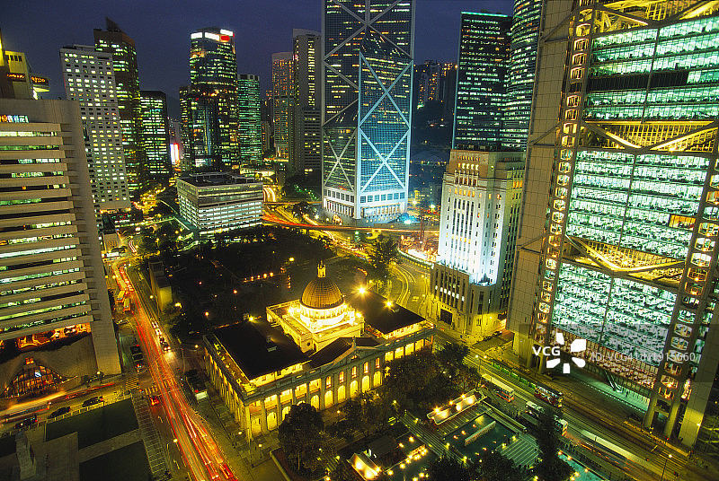 中国香港夜间璀璨的摩天大楼图片素材