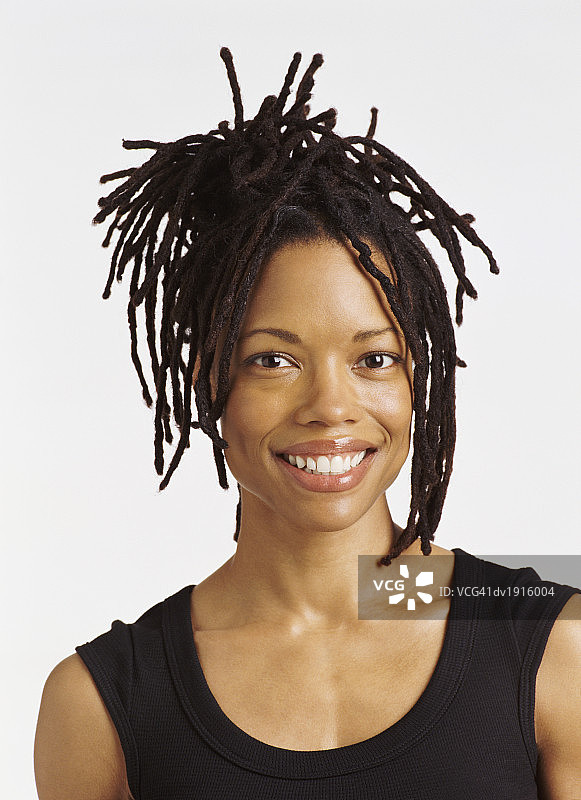 留着长发绺的女人肖像图片素材