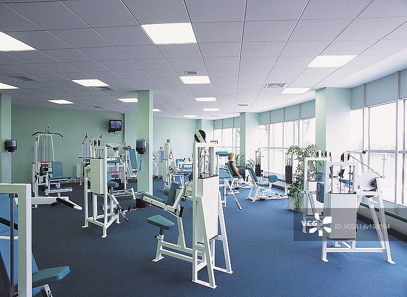 健身房内的运动器材图片素材