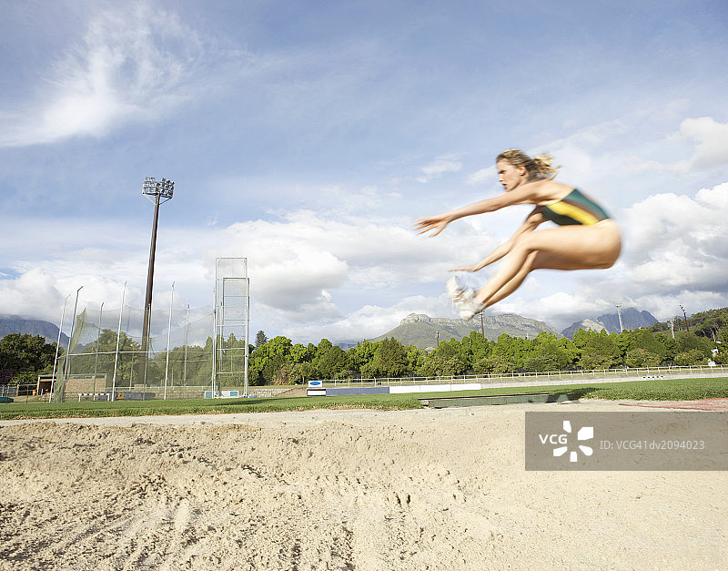 女子跳远图片素材