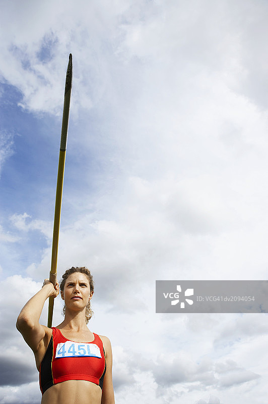 女人投掷标枪图片素材
