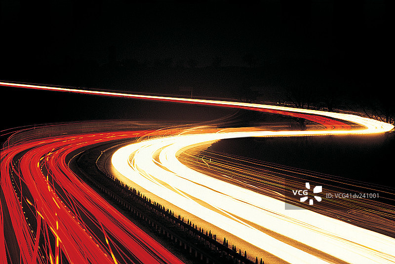 移动交通的长曝光图片素材