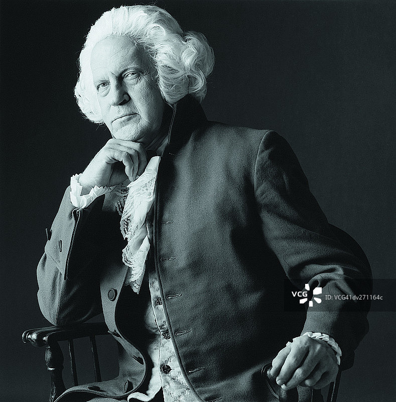 乔治·华盛顿坐像，手托下巴图片素材