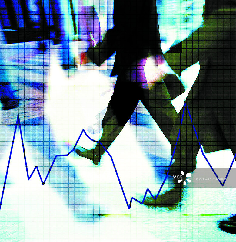 叠加折线图的走路商务人士图片素材