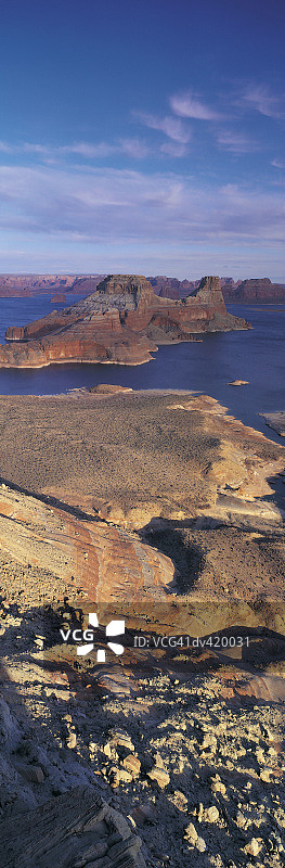 美国亚利桑那州佩吉市鲍威尔湖的枪眼比尤特图片素材