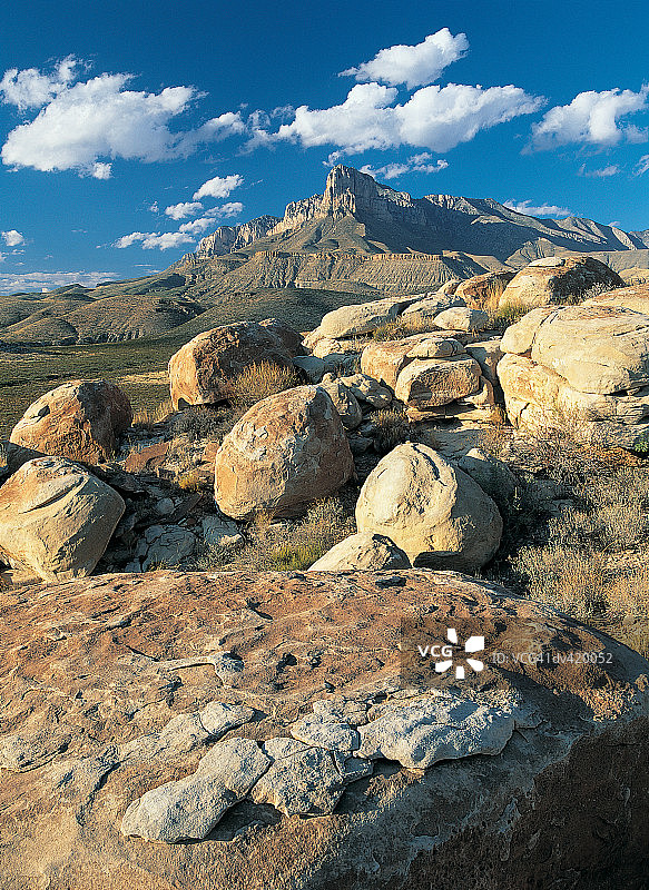 美国德克萨斯州瓜达卢佩山国家公园的酋长岩图片素材