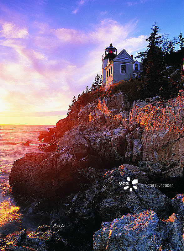 美国缅因州阿卡迪亚国家公园贝斯港灯塔图片素材