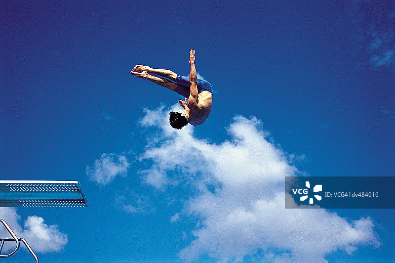 半空中的潜水员图片素材