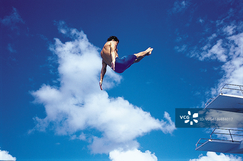 半空中的潜水员图片素材