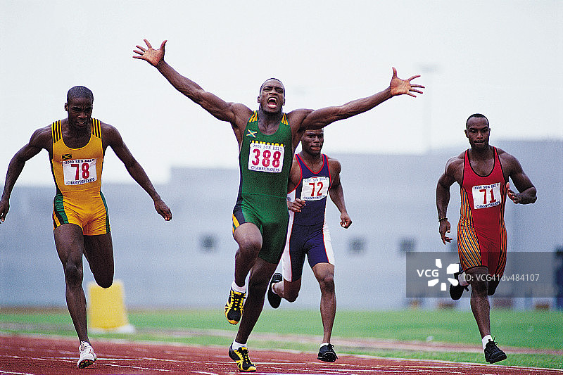 获胜的赛跑者图片素材