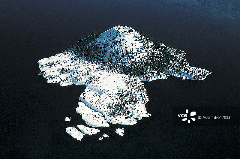 美国的巫师岛，火山口湖国家公园的火山坑图片素材