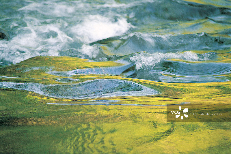 特雷蒙特大雾山的水面倒影，美国田纳西州图片素材