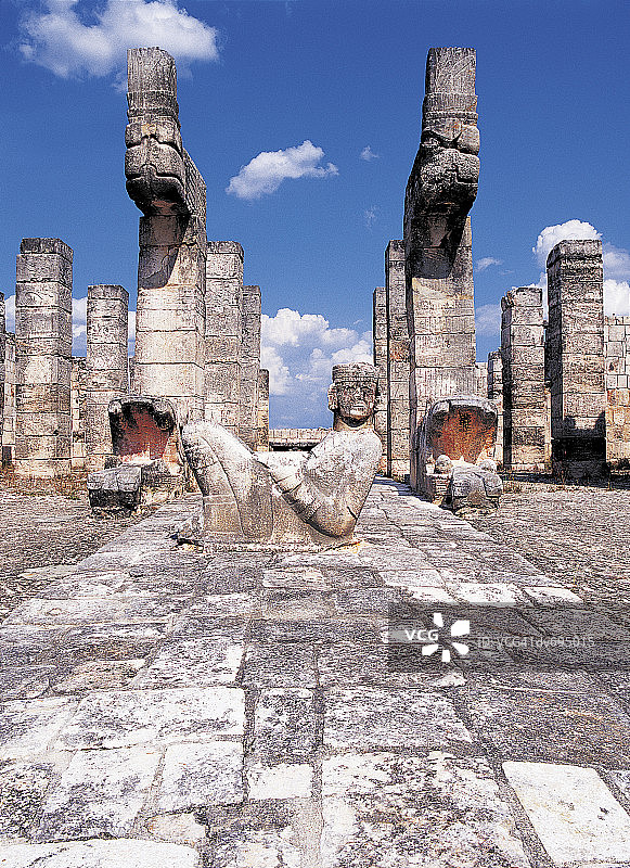 墨西哥尤卡坦奇琴伊察查克莫雕塑图片素材