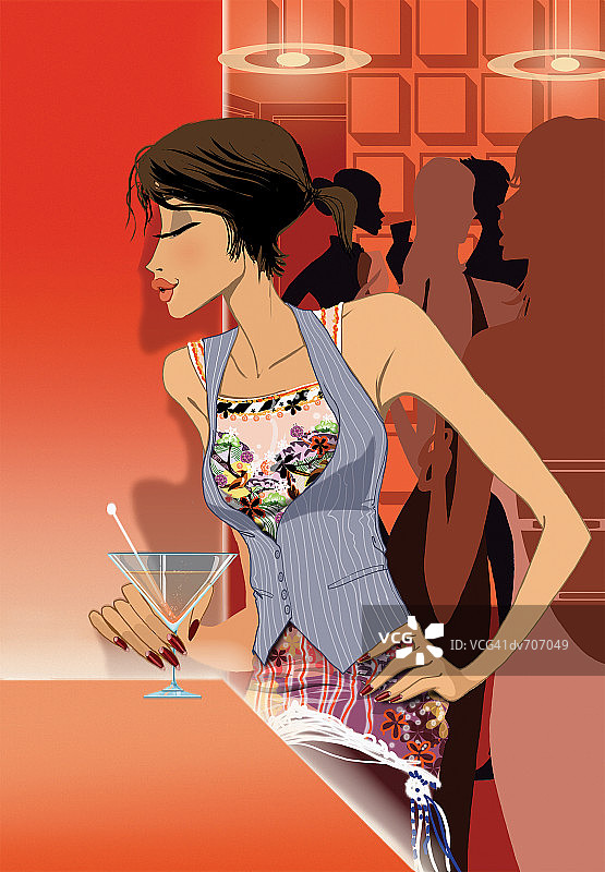 在酒吧喝鸡尾酒的女人图片素材