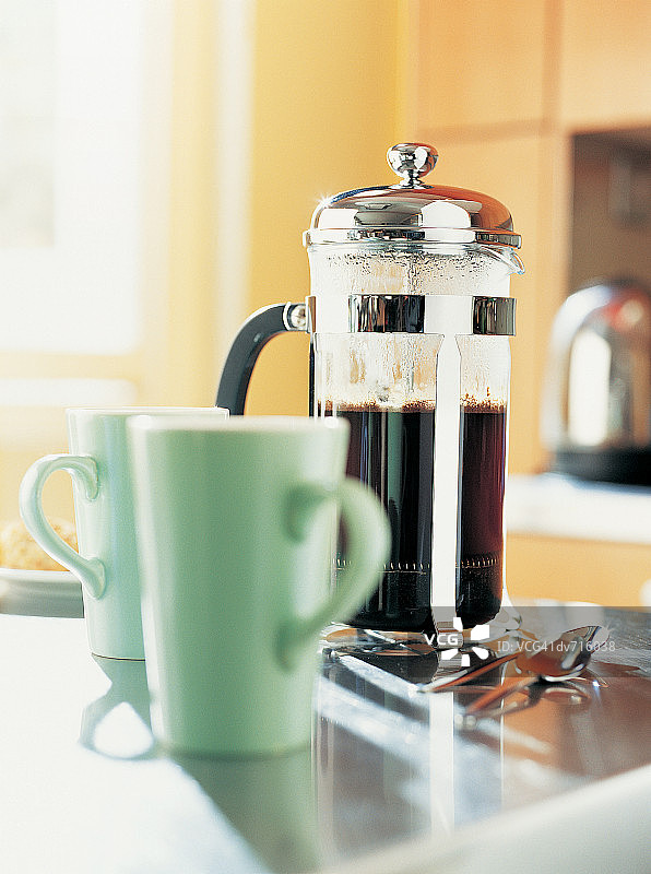 咖啡壶和杯子图片素材