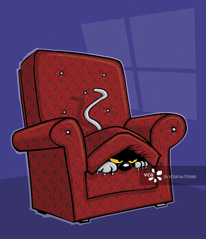 猫藏在扶手椅里图片素材