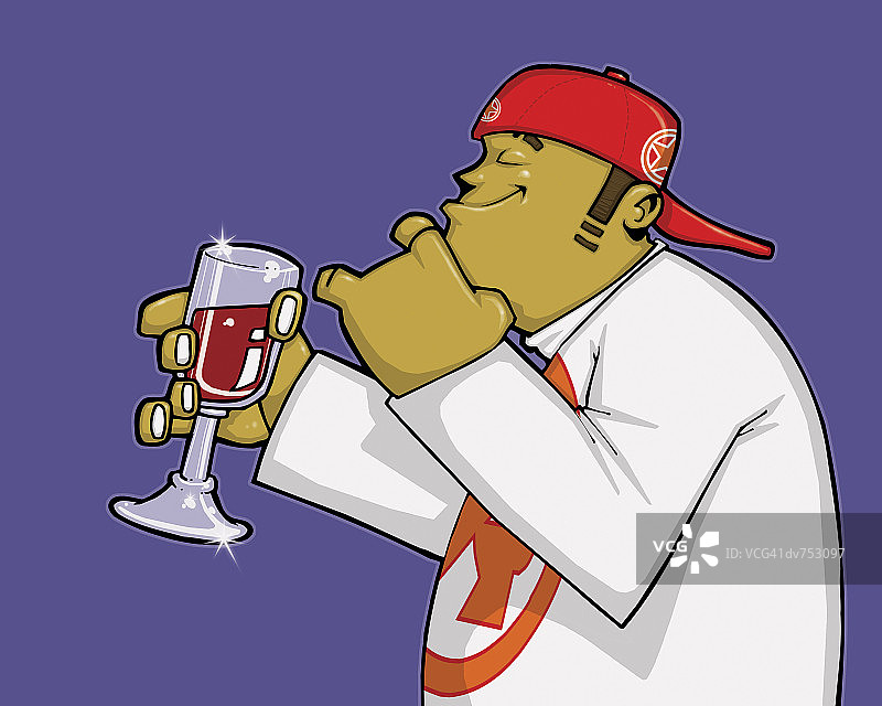 拿着一杯葡萄酒微笑的青少年男人图片素材