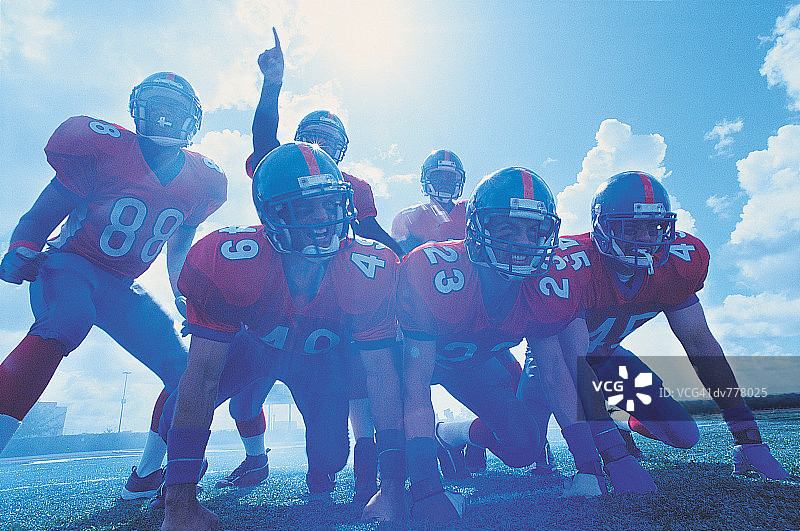 冲撞线上的美式橄榄球队员图片素材