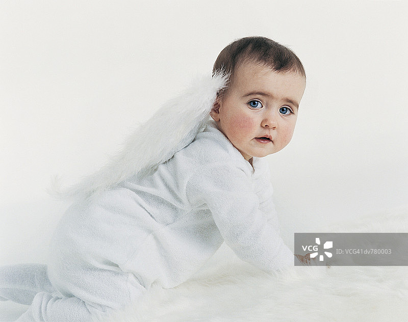 带天使翅膀的连体衣婴儿图片素材