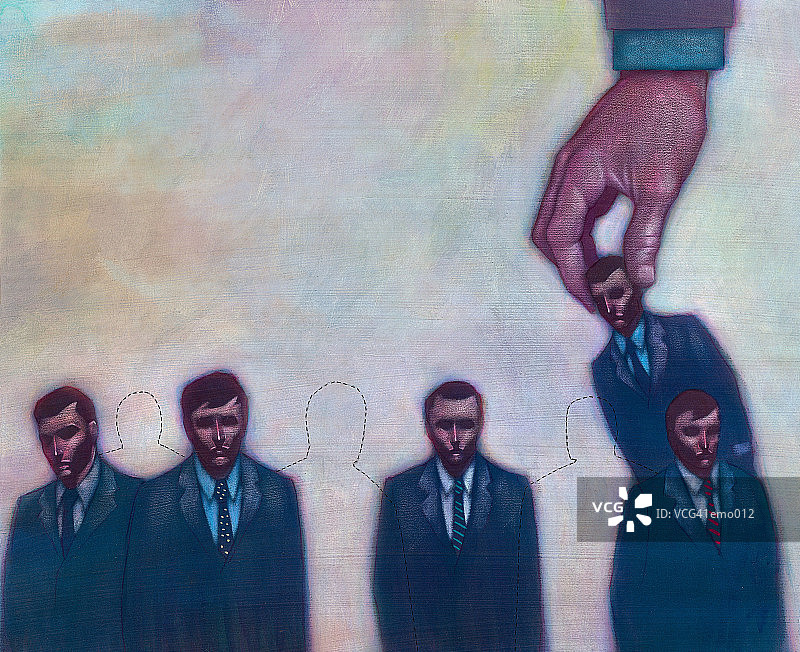 在人群中挑选男人图片素材