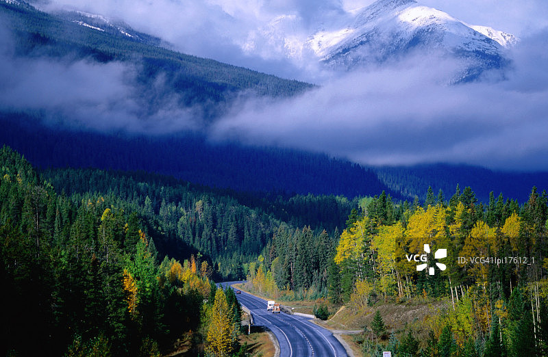 加拿大落基山脉罗布森山省立公园的黄head公路图片素材