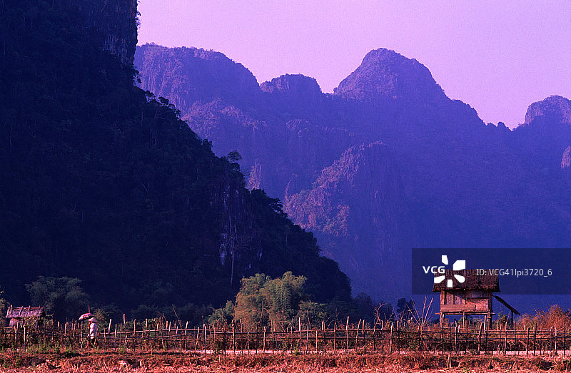 老挝万荣南松河西岸低角度景观图片素材