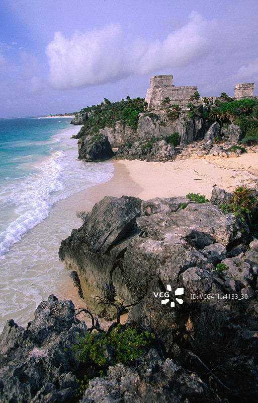 墨西哥图卢姆加勒比海岸线上的城堡（El Castillo）遗址图片素材
