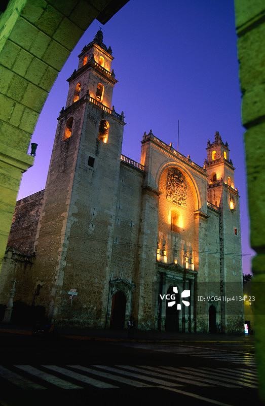 墨西哥梅里达马约尔广场大教堂外墙图片素材