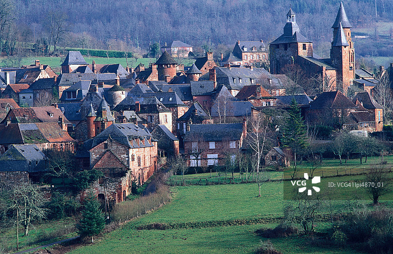 法国科隆日-拉-鲁日及其周边田野图片素材
