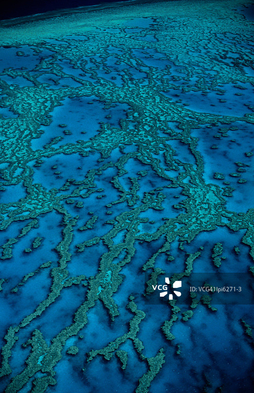 澳大利亚昆士兰州圣灵群岛国家公园大堡礁圣灵群岛哈迪礁航拍图片素材