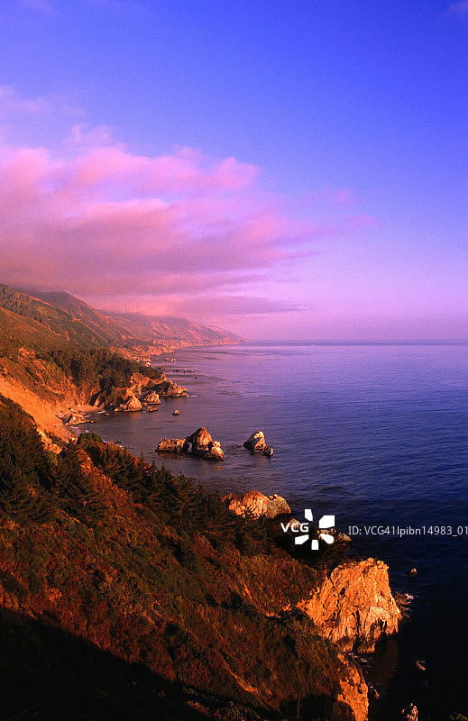 加利福尼亚大瑟尔海岸线日落图片素材