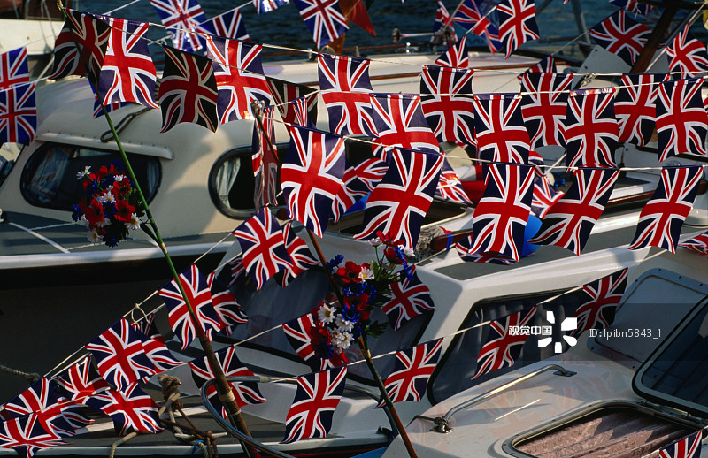 梅德斯通河畔节上装饰在船上的英国国旗，英国肯特郡梅德斯通图片素材