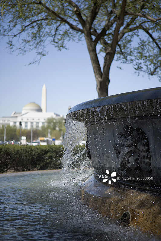 美国华盛顿特区梅隆喷泉特写，选择性聚焦图片素材