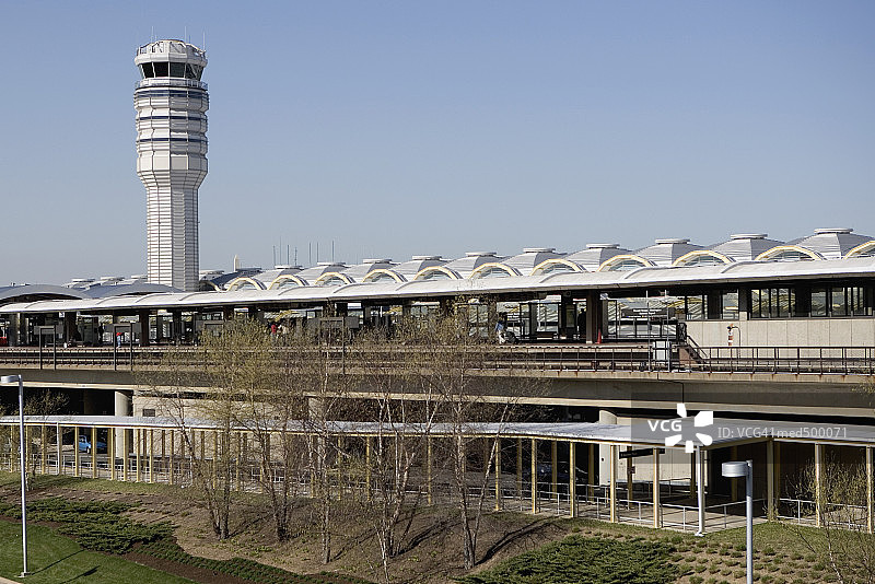 美国弗吉尼亚州阿灵顿罗纳德·里根国家机场的控制塔图片素材
