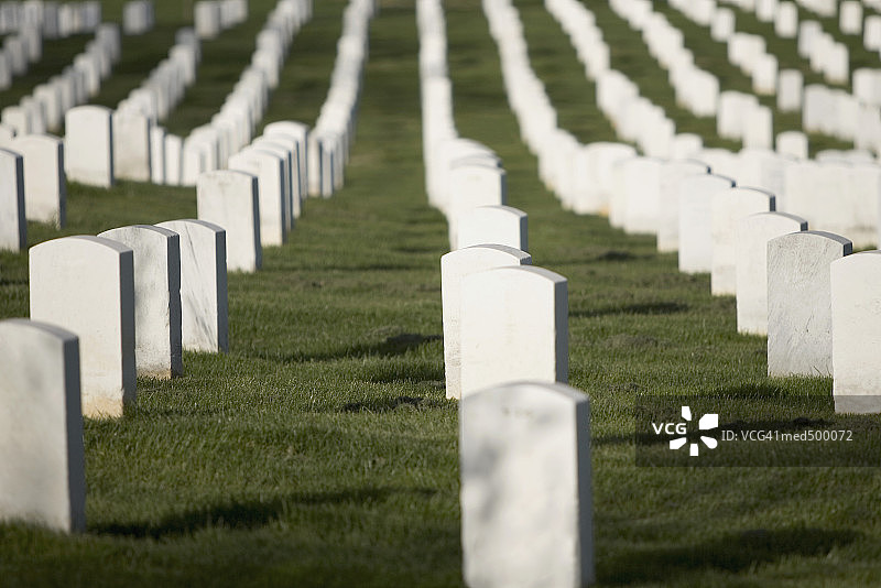 美国弗吉尼亚州阿灵顿阿灵顿国家公墓的墓碑图片素材