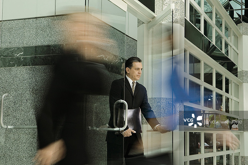 商人正在开门图片素材