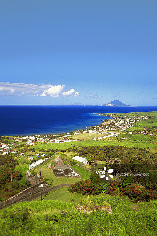 从圣基茨的圣保罗海滩和桑迪 point 海滩看到的景色，加勒比海图片素材