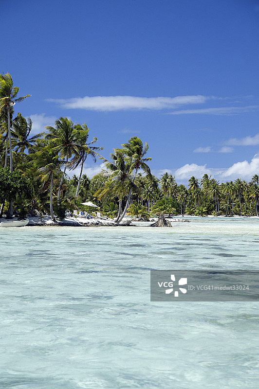 法属波利尼西亚，波拉波拉岛，莫图岛，从海上看海滩的景色图片素材