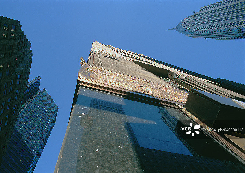 美国纽约摩天大楼低角度景观图片素材