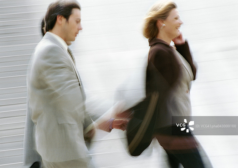商务人士行走，模糊图片素材