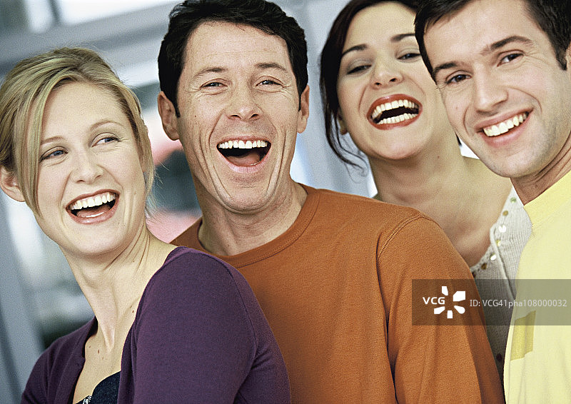 四人微笑肖像图片素材