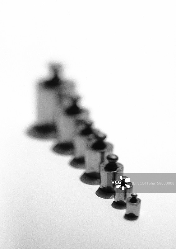 一排黑白哑铃图片素材