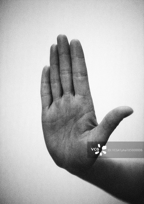 手势形成停止标志，特写，黑白图片素材