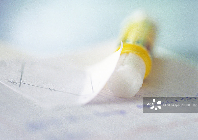 课本和胶棒图片素材